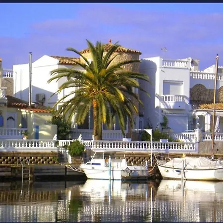 En Frente Al Mar De *