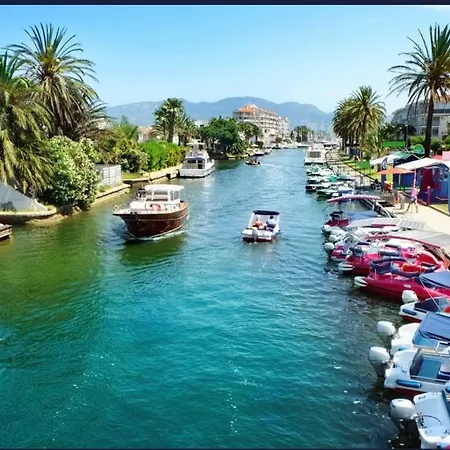 En Frente Al Mar De Appartamento Empuriabrava
