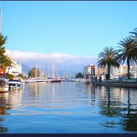 En Frente Al Mar De *